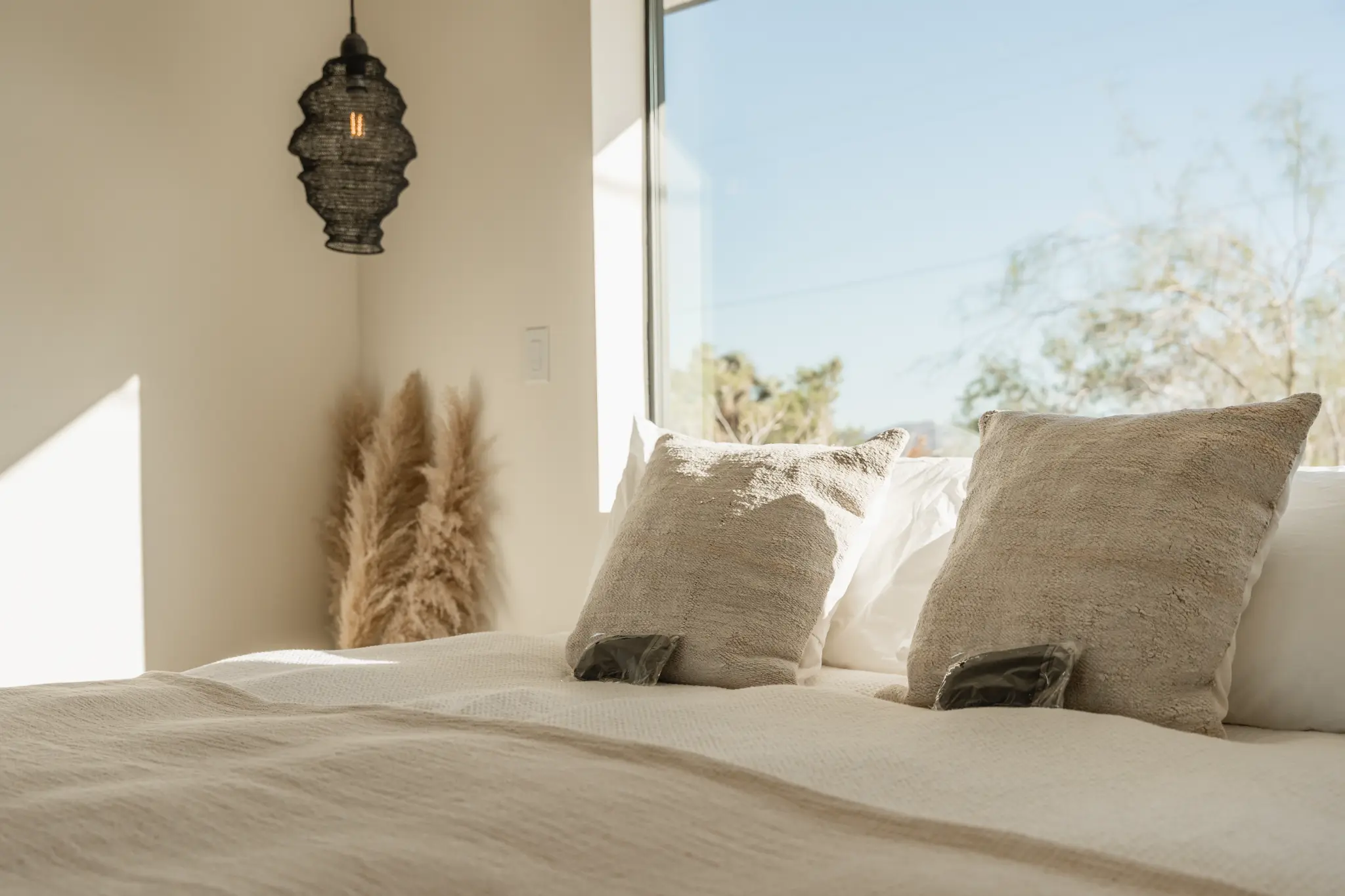 Third bedroom with panoramic desert window
