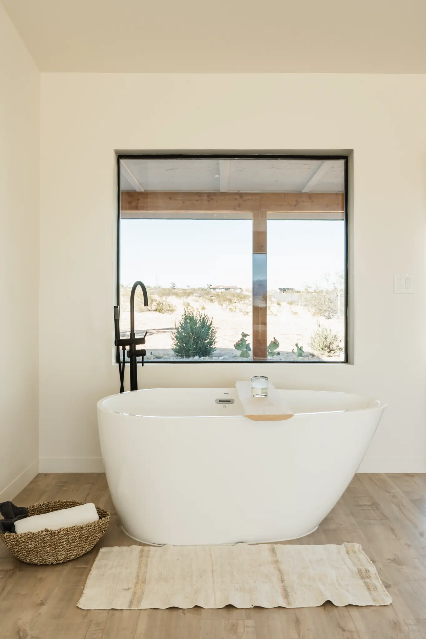 Primary Suite — tub with desert view